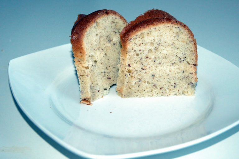 Becherkuchen mit Schlagobers und Nüssen